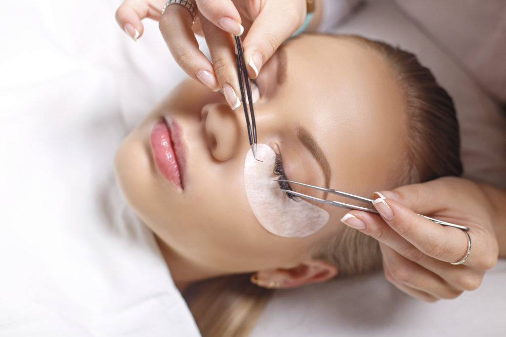 Мастер по наращиванию ресниц Ирина